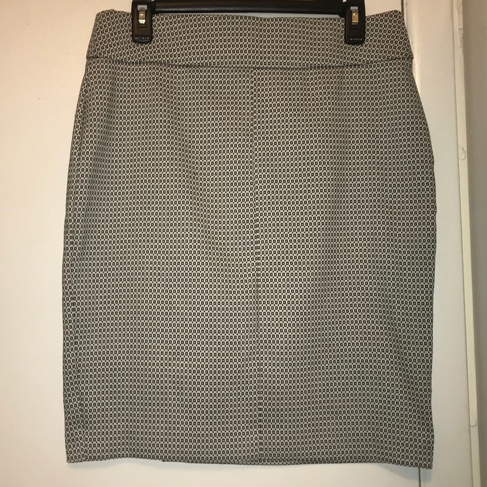Unique Skirt - Picture 2 of 7